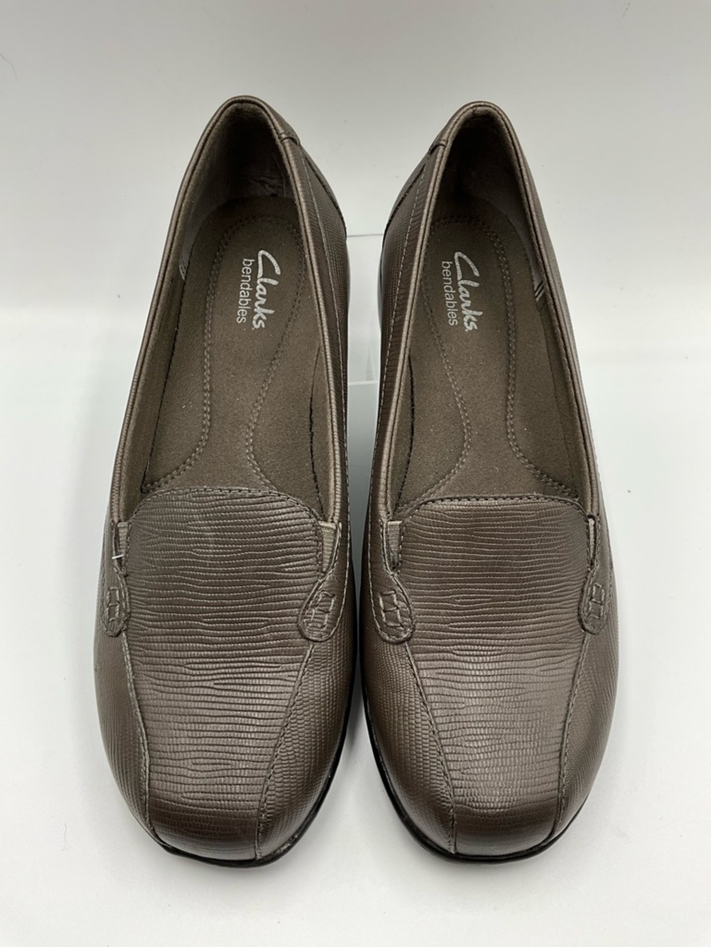 Clarks Loafers Size 8.5W Taupe Textured Slip-On Loafers